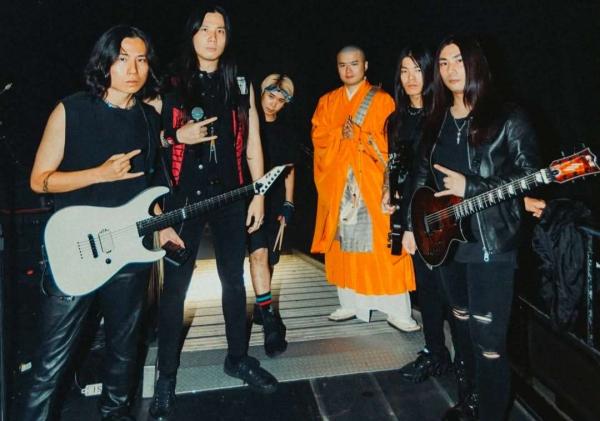 Mengenal 'Sable Hills', Kolaborasi Metalcore dan Biksu Buddha